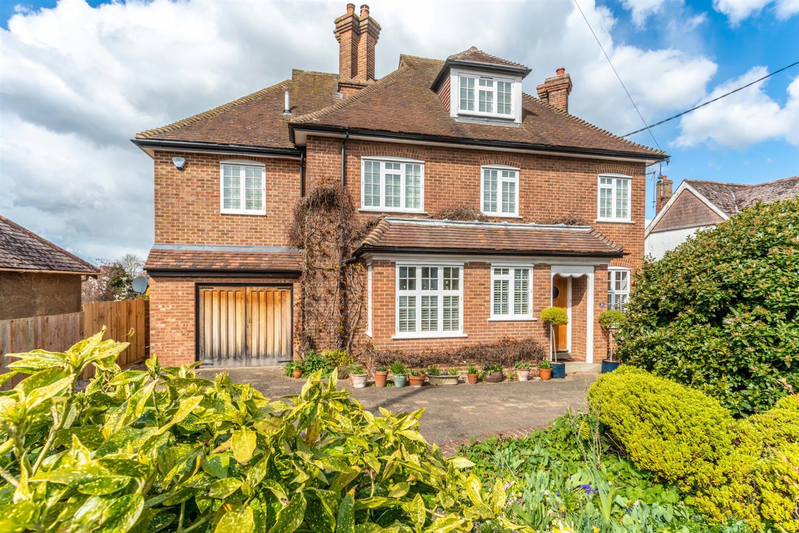 6 Bedroom for sale in Saffron Walden Cheffins Saffron Walden Sales